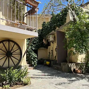 3* מלון Georgian House